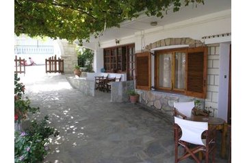 Grecia Privát Kalives, Esterno